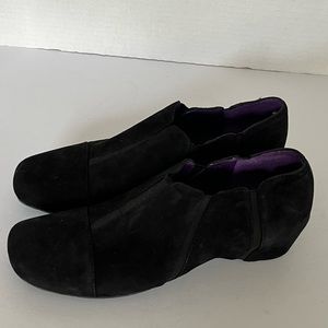 Vaneli Womens Slip On Ankle Shoes Flat Suede Black Elastic Italy Sz 7.5N
